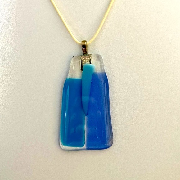 Jewelry - Brilliant Blue Art Glass Pendant